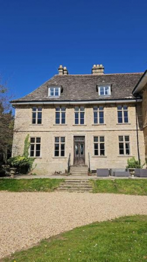 Russell Hill Manor